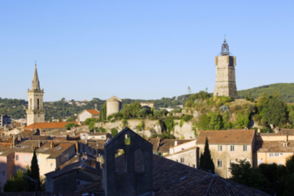 France, Var (83), Dracenie, Draguignan, tour de l'Horloge et son campanile en fer forge et l'eglise Saint Michel