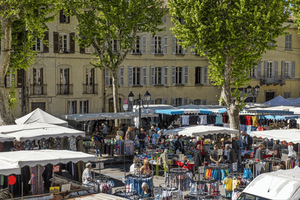 France, Var (83), Dracénie, Lorgues, boulevard de La République, le marché